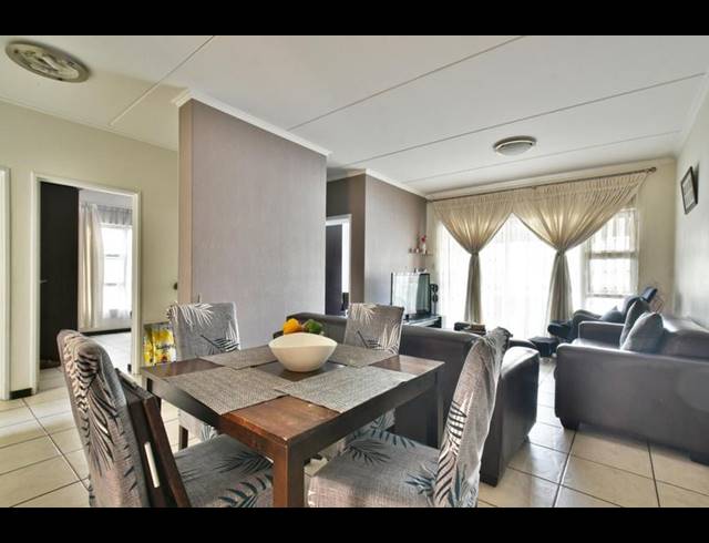 3 BEDROOM APARTMENT FOR SALE IN OAKDENE